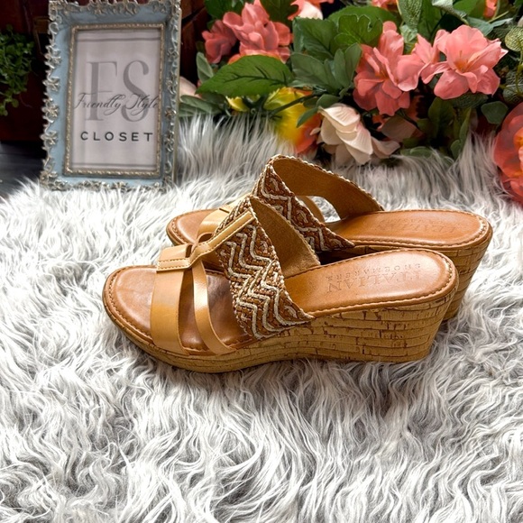 ITALIAN SHOEMAKERS Slip-On Wedge Sandals Tan Made in Italy Size 8.5 - Picture 3 of 7